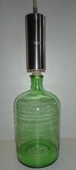 Fließrichtung (Rändelmuttern unten)